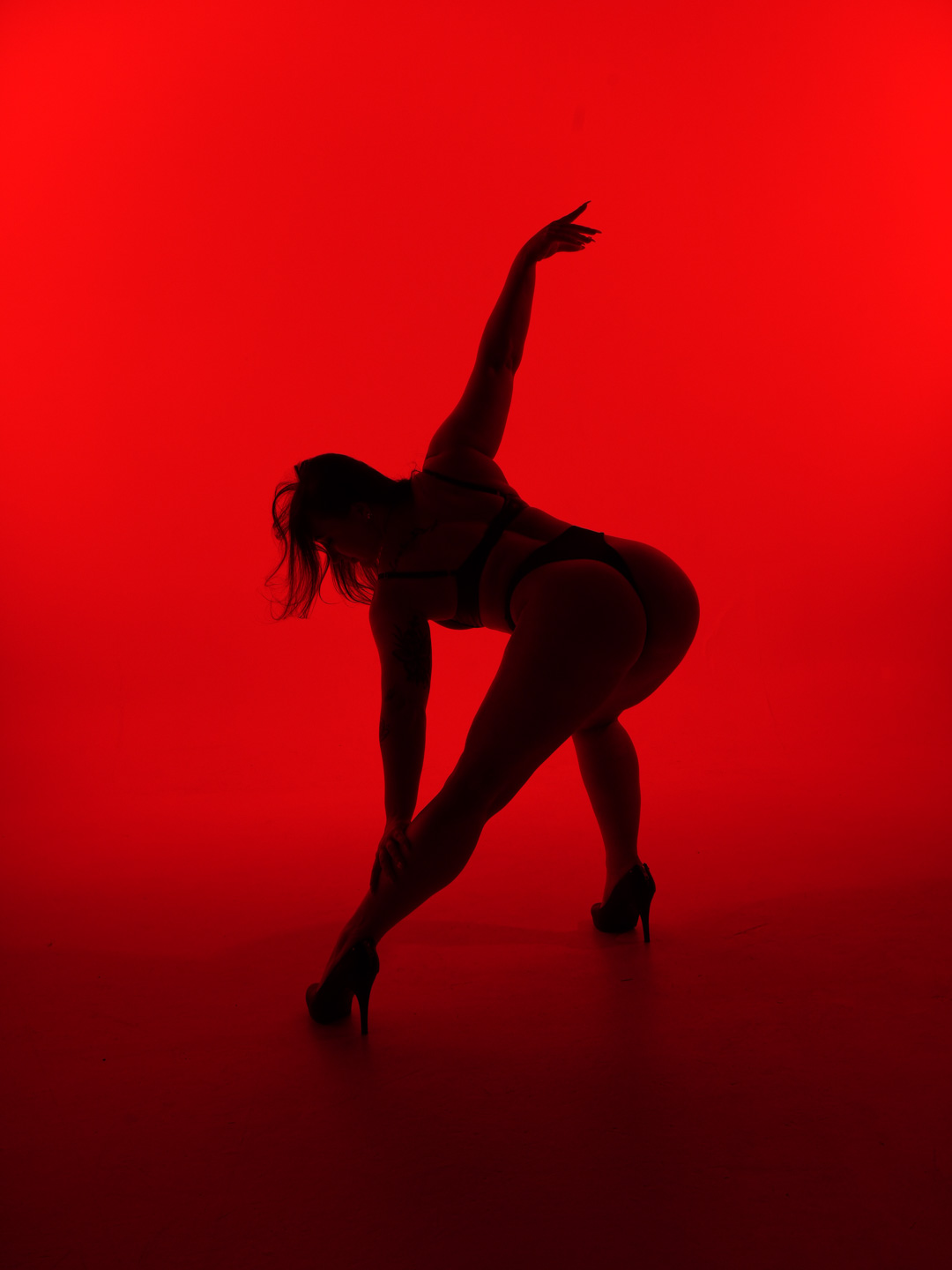 Paige Jade fully framed in a sculptural standing heels pose